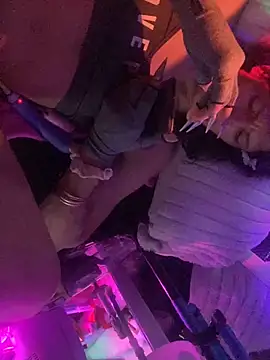 Snapshot of gurlnips chatting on December 1, 2025, 3:50 pm gurlnips online show from December 1, 2025, 3:50 pm