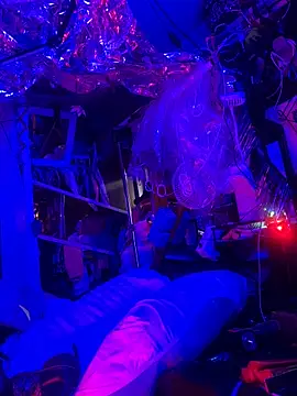 gurlnips online show from December 17, 2025, 11:55 pm