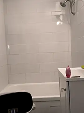 Snapshot of gurlnips chatting on February 10, 2026, 5:06 pm gurlnips online show from February 10, 2026, 5:06 pm