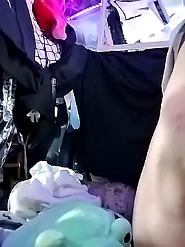 gurlnips online show from April 10, 2026, 10:36 pm