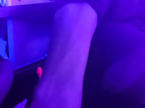 gurlnips online show from April 17, 2026, 9:45 am