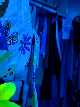 gurlnips online show from April 18, 2026, 10:41 am