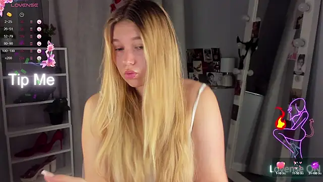 Rebecca Kelly online show from September 16, 2025, 1:39 am