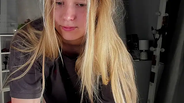 Rebecca Kelly online show from October 2, 2025, 2:07 am