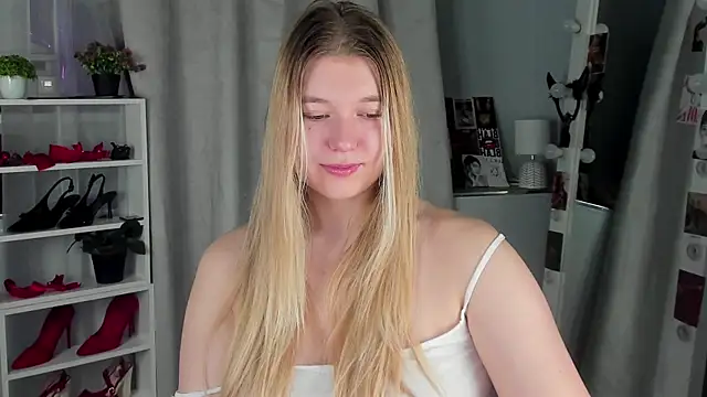 Rebecca Kelly online show from October 18, 2025, 2:14 am