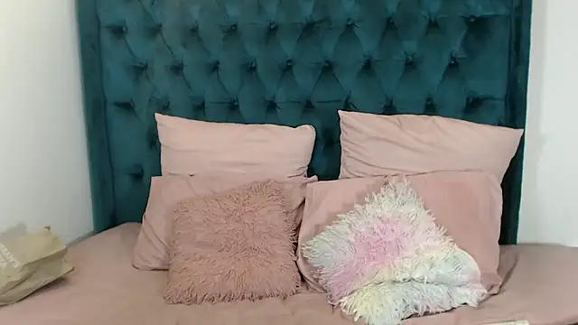 1Blackertheberry1 online show from December 31, 2024, 3:23 am