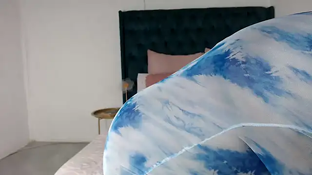 1Blackertheberry1 online show from February 18, 2026, 10:50 pm