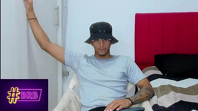 Snapshot of dominic_smith_ chatting on March 13, 2025, 6:45 pm dominic smith online show from March 13, 2025, 6:45 pm