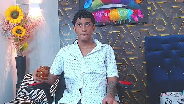 Snapshot of dominic_smith_ chatting on October 8, 2025, 9:45 pm dominic smith online show from October 8, 2025, 9:45 pm