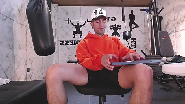 DrakeNeumann online show from September 19, 2025, 3:52 am