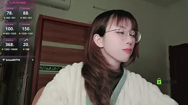 Lili 666 online show from January 8, 2025, 4:44 pm