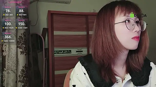 Lili 666 online show from February 17, 2025, 6:04 pm