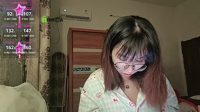 Lili 666 online show from November 11, 2025, 4:29 pm