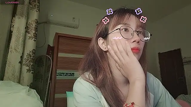 Snapshot of Lili_666 chatting on May 19, 2026, 4:13 pm Lili 666 online show from May 19, 2026, 4:13 pm