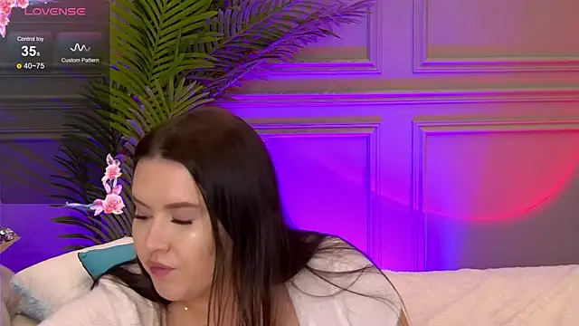 TrishaWinslet online show from March 11, 2025, 6:53 am