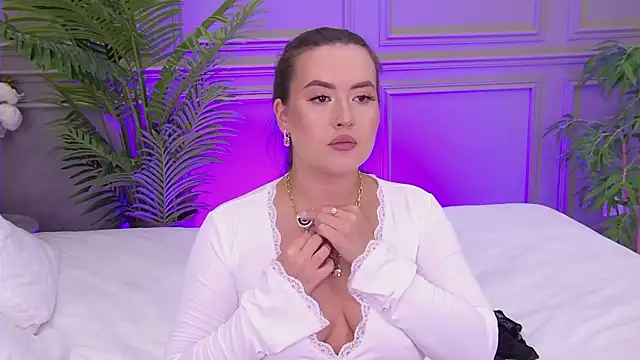 TrishaWinslet online show from November 15, 2025, 5:38 am