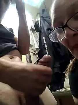 ILUV2TUCHMYKITTY online show from November 30, 2025, 2:54 pm