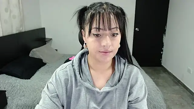 jjulietha95 online show from March 19, 2026, 3:10 am