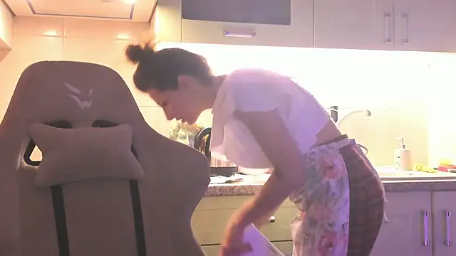 April o Nill online show from December 20, 2025, 1:40 pm