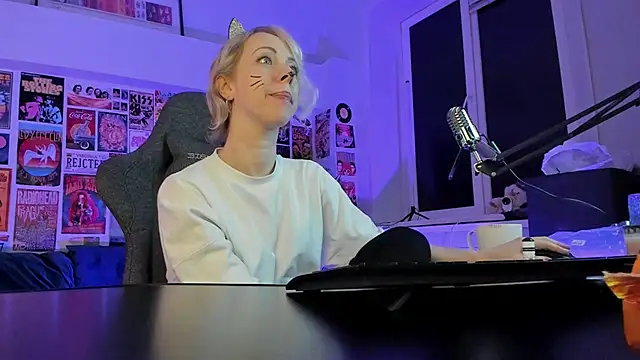 LylithSkye online show from December 11, 2024, 3:05 pm