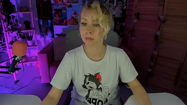 LylithSkye online show from March 6, 2025, 11:36 am