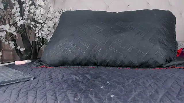 Annieefoxx online show from February 21, 2025, 5:20 pm