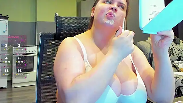 1lindsey1 online show from September 28, 2025, 4:40 am