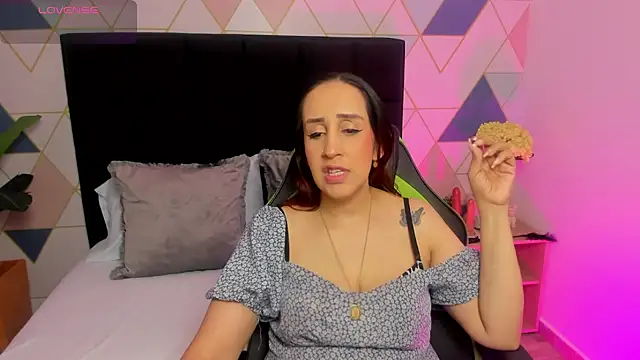 jadde13  online show from November 8, 2025, 7:56 pm