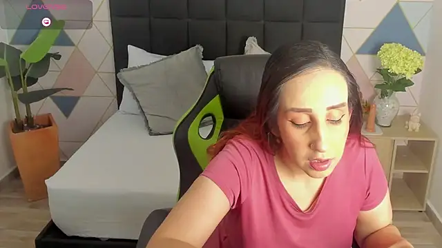 jadde13  online show from November 18, 2025, 8:24 pm