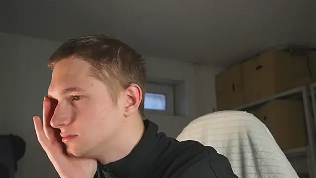 dustyn fox online show from April 25, 2026, 3:42 am