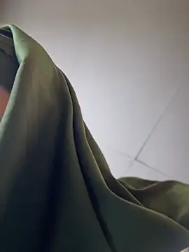  Shara Handal  online show from December 19, 2024, 3:41 pm