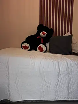  Shara Handal  online show from February 13, 2025, 11:06 am