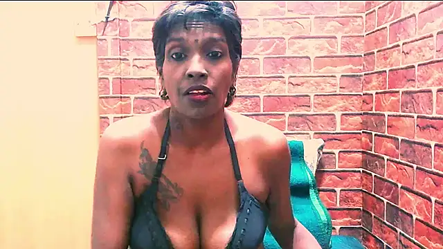 Fuckable Nasty MILF online show from July 9, 2026, 4:33 pm
