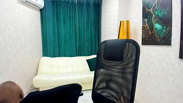 MileyWings online show from January 28, 2025, 2:21 pm