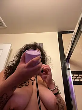 ThicBunz online show from September 25, 2025, 12:53 pm