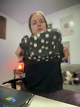 Piinkpandora online show from March 22, 2026, 7:50 pm