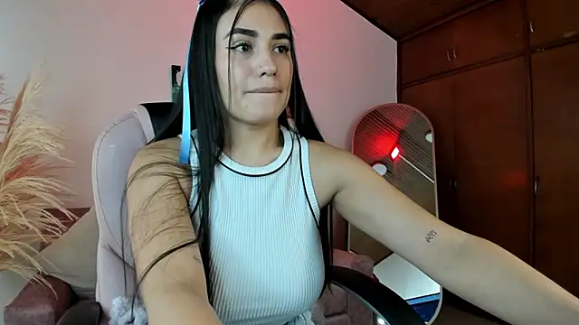 Alheli 16 online show from November 9, 2025, 12:47 pm