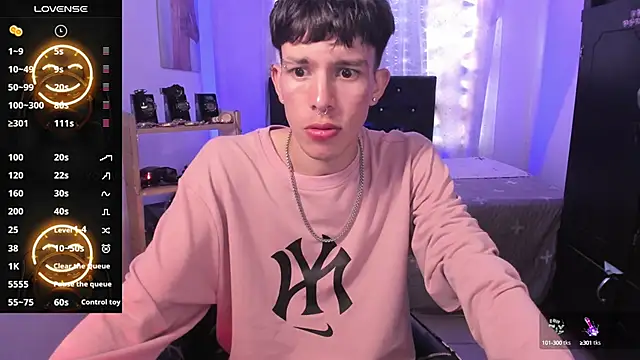 Snapshot of DominicPrince chatting on December 3, 2024, 12:49 pm DominicPrince online show from December 3, 2024, 12:49 pm