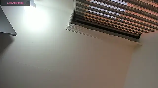 Samanthamillher10 online show from April 22, 2026, 12:39 pm