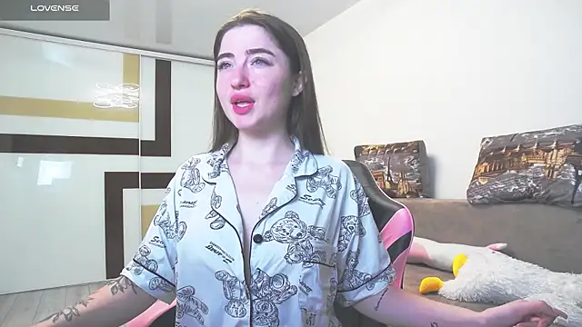 Snapshot of Luxuryalma chatting on June 16, 2026, 6:43 pm Luxuryalma online show from June 16, 2026, 6:43 pm