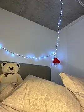  urbestie  online show from February 8, 2026, 12:47 am