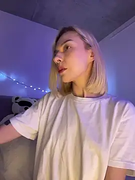  urbestie  online show from April 19, 2026, 9:50 pm