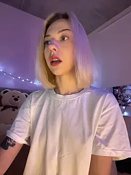  urbestie  online show from April 25, 2026, 10:40 pm