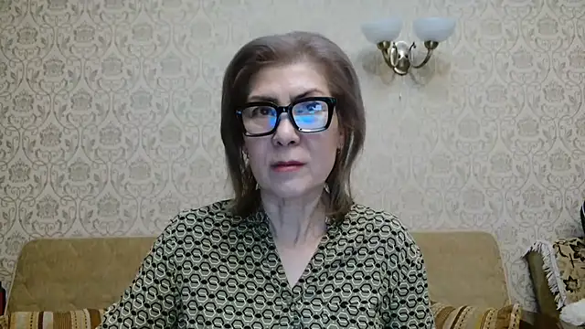 Elegant00Lady online show from November 28, 2025, 1:25 pm