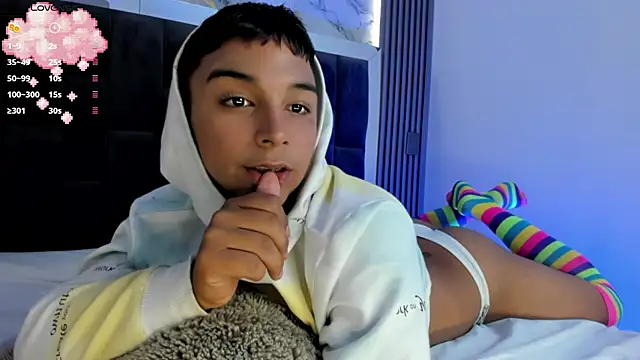 Seductivo jr online show from September 28, 2025, 3:23 am