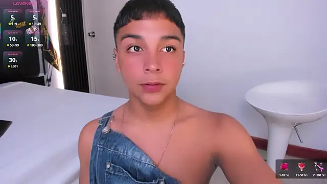 Snapshot of Seductivo_jr chatting on May 15, 2026, 8:49 pm Seductivo jr online show from May 15, 2026, 8:49 pm