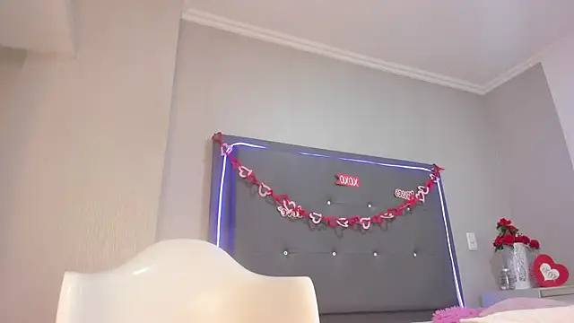 emma lye online show from April 21, 2026, 1:42 am