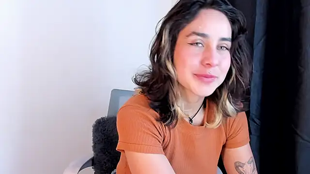 riley colors online show from March 10, 2025, 8:56 pm