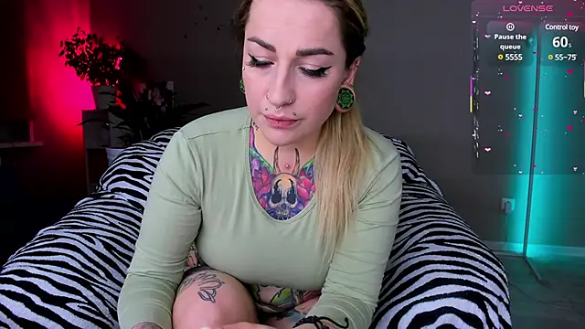 Tanya Acid online show from February 18, 2025, 6:58 pm