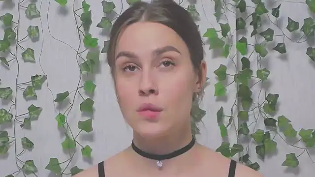 MiaNell online show from February 28, 2025, 9:23 pm